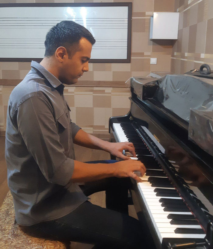 یوسف-محمدیان-آموزش-پیانو-بهترین-آموزشگاه-موسیقی-سعادت-آباد-شهرک-غرب-ثبت-نام-کلاس-اساتید-شکوهی