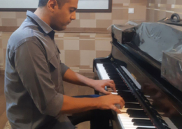 یوسف-محمدیان-آموزش-پیانو-بهترین-آموزشگاه-موسیقی-سعادت-آباد-شهرک-غرب-ثبت-نام-کلاس-اساتید-شکوهی